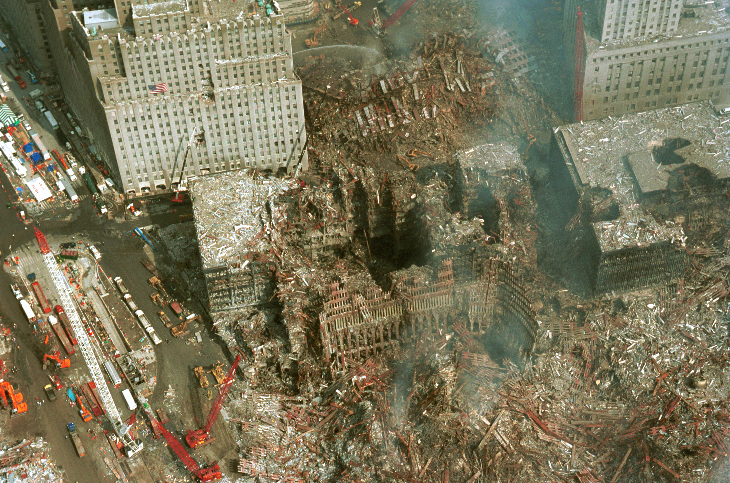 Сколько этажей было в башнях близнецах. Всемирный торговый центр в Нью-Йорке башни Близнецы. Башня ВТЦ В Нью-Йорке 2001 год. Башни Близнецы 11 сентября. ВТЦ 7 Нью-Йорк внутри.